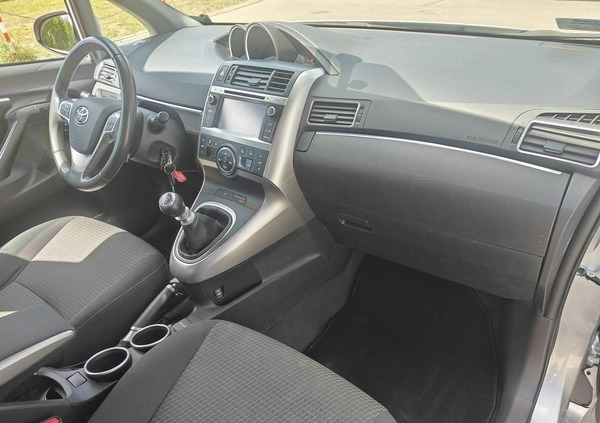 Toyota Verso cena 17900 przebieg: 134940, rok produkcji 2015 z Karczew małe 137